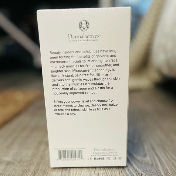 Dermalectives Facial Toning Device - Picture 4 of 8